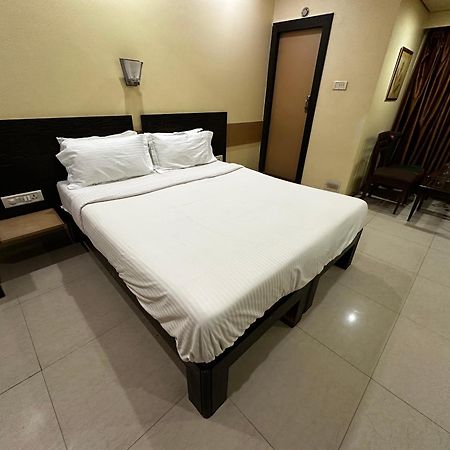 The Saffron Suites Sasupada Экстерьер фото