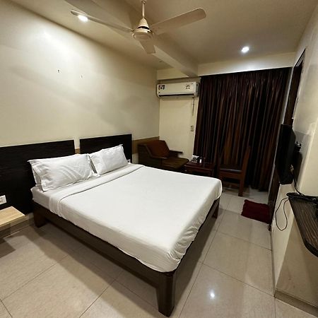 The Saffron Suites Sasupada Экстерьер фото