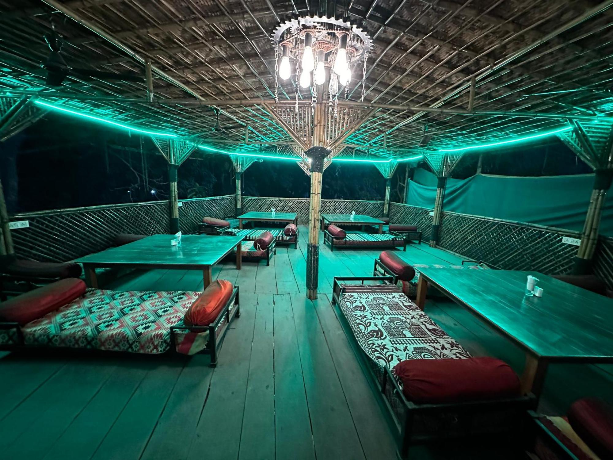 The Saffron Suites Sasupada Экстерьер фото