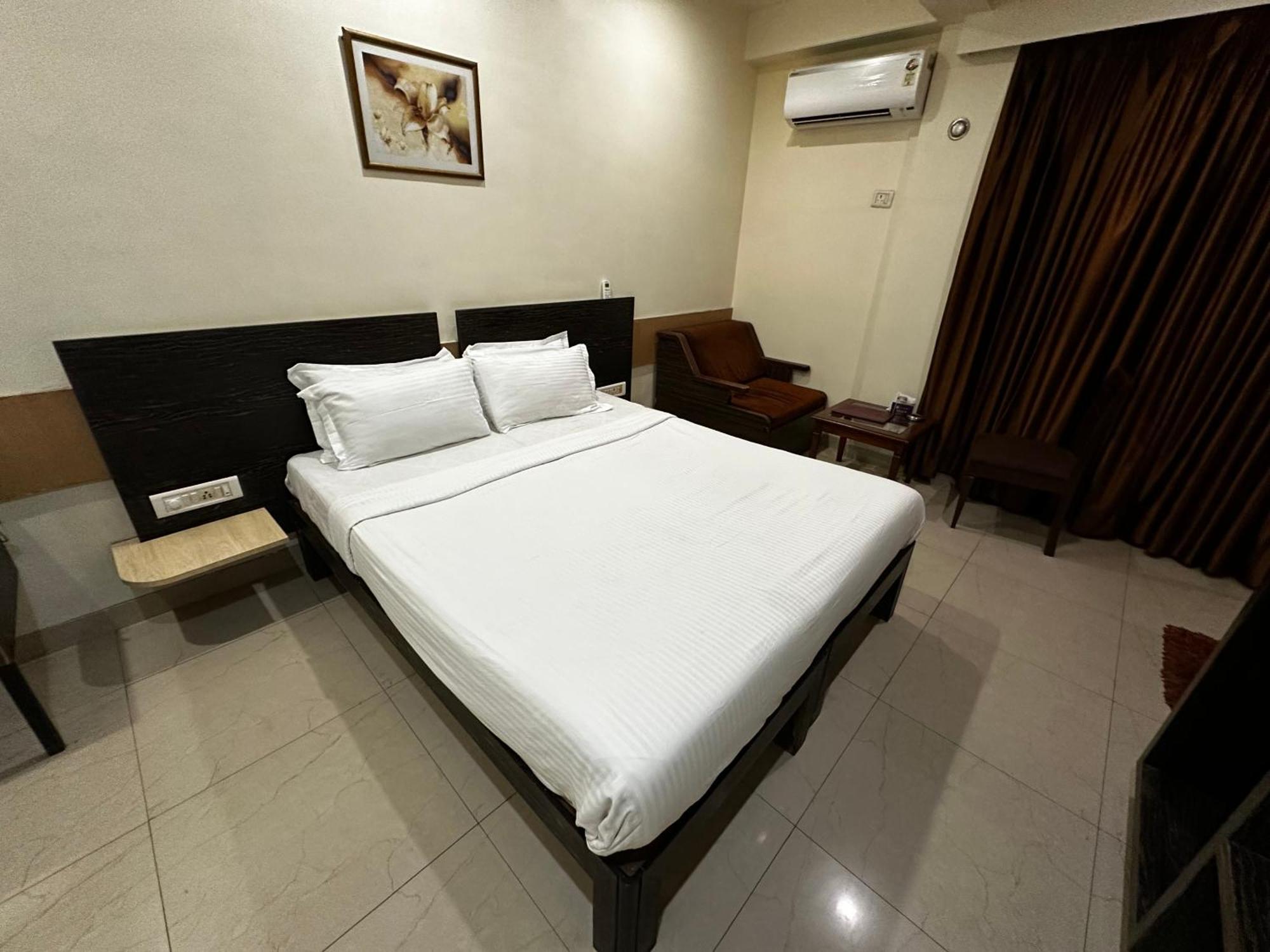 The Saffron Suites Sasupada Экстерьер фото