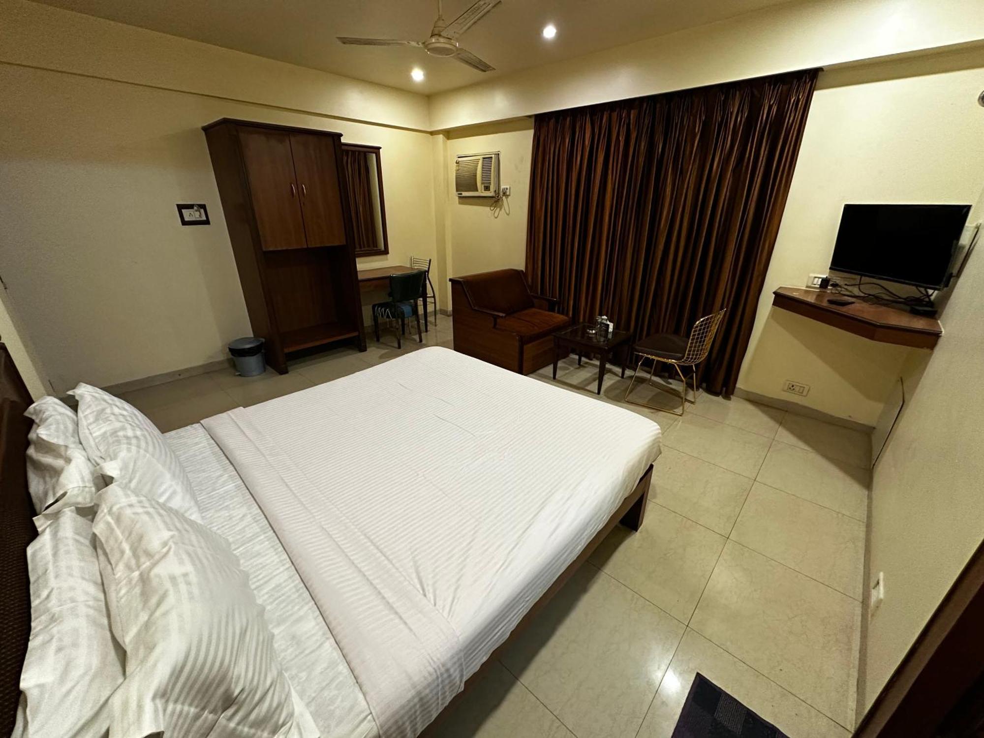The Saffron Suites Sasupada Экстерьер фото