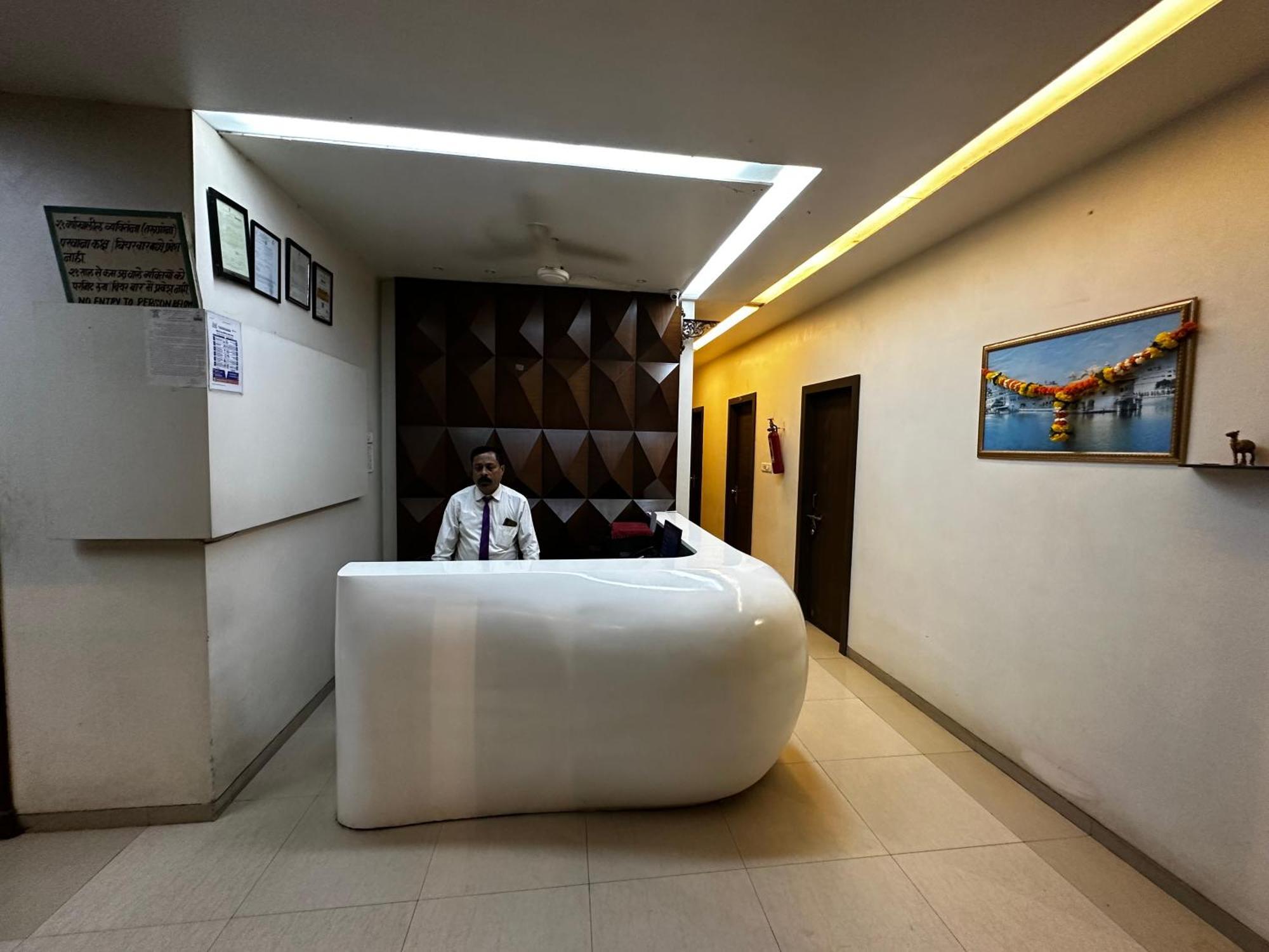 The Saffron Suites Sasupada Экстерьер фото